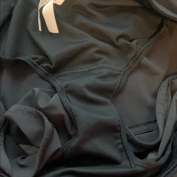 Lululemon Black Speed Up Shorts, 2.5 inch, LR
Size 10, Excellent Condition - Picture 3 of 6